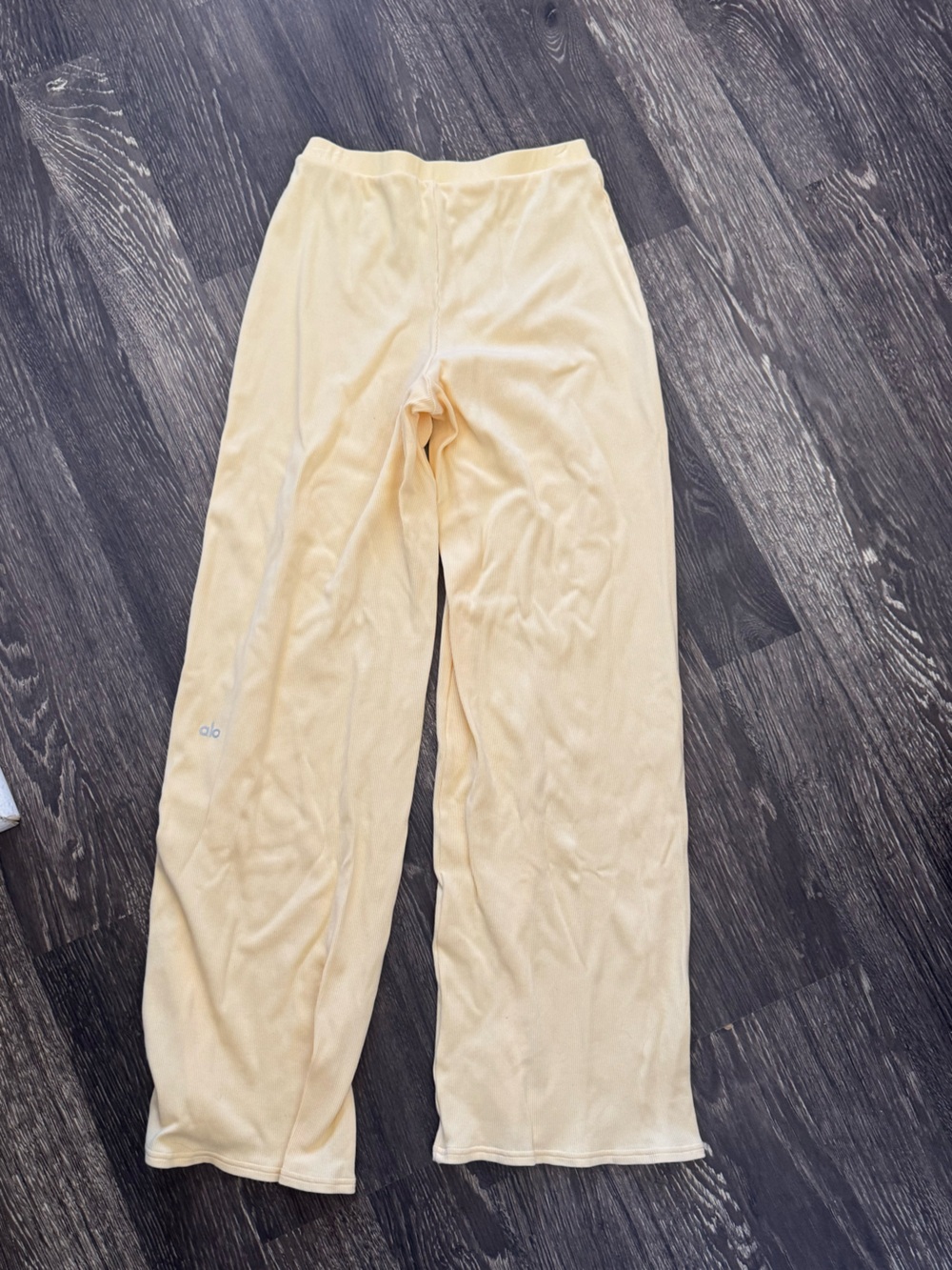 Alo mid rise dreamlight pants yellow - Picture 4 of 5